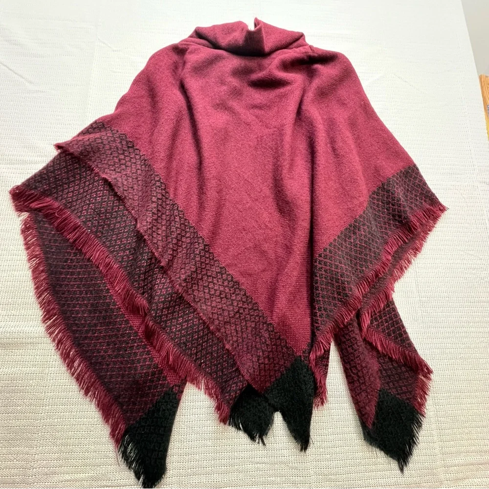 Mix it Women's Burgundy Chunky Knit 2 Claw Button Front Fringe Poncho - One Size - Picture 2 of 7